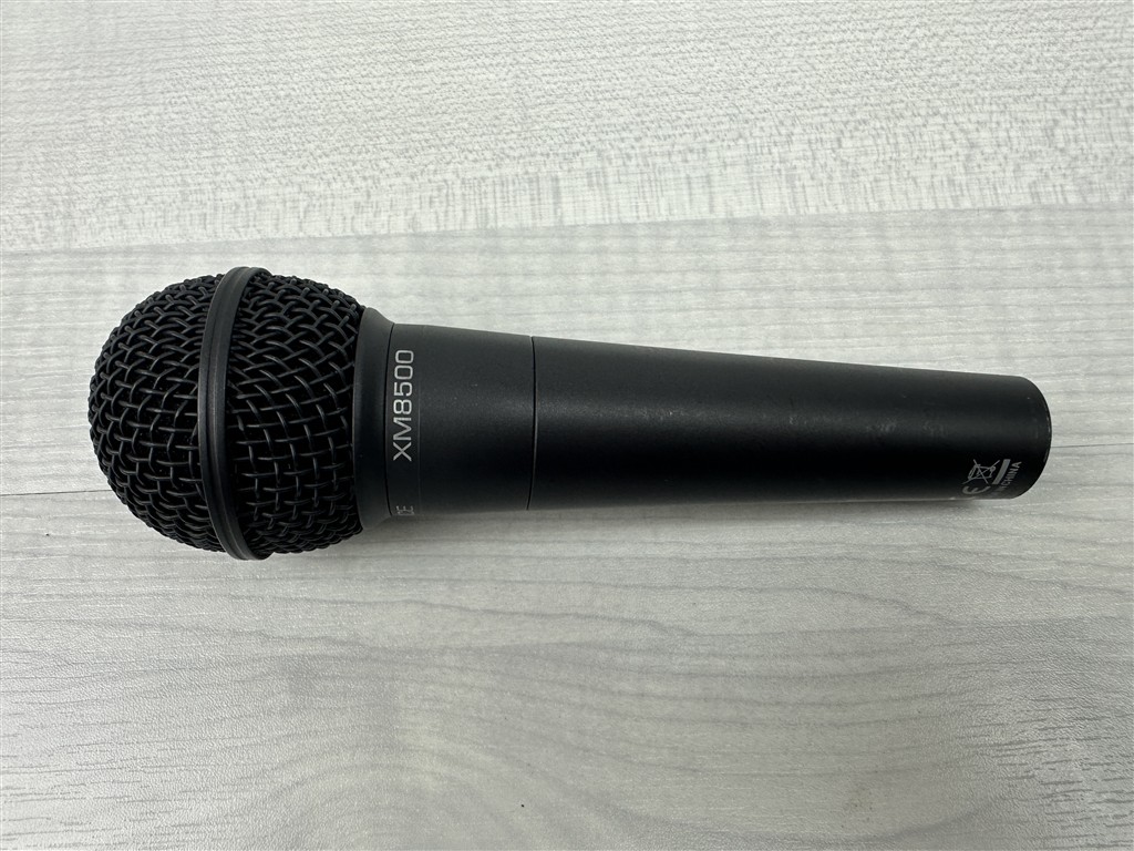 Behringer XM8500 dynamic microphone Behringer XM8500 dynamic microphone