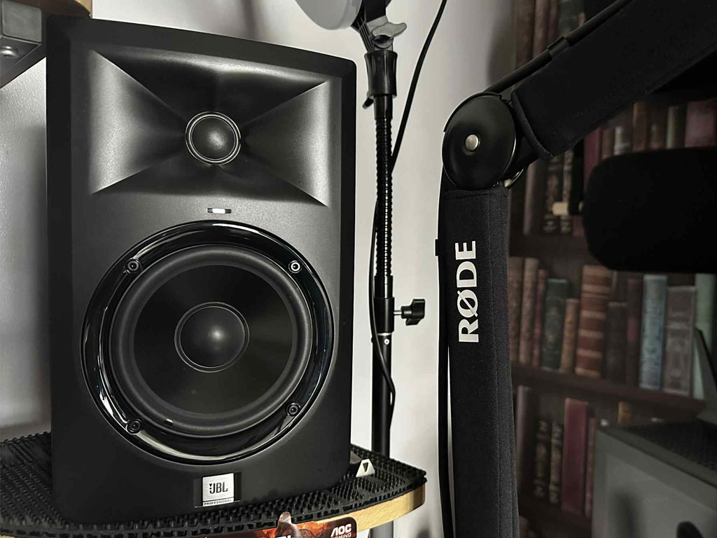 JBL 305 active Studio reference monitor speakers