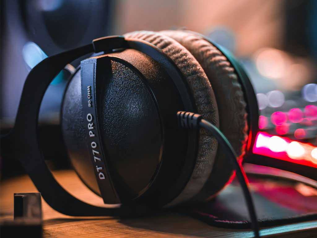 Sennheiser DT 770 Pro Headphones Beyerdynamic DT 770 Pro