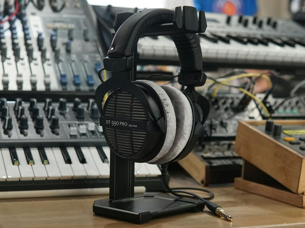 Sennheiser DT 990 Pro Headphones Beyerdynamic DT 990 Pro headphones
