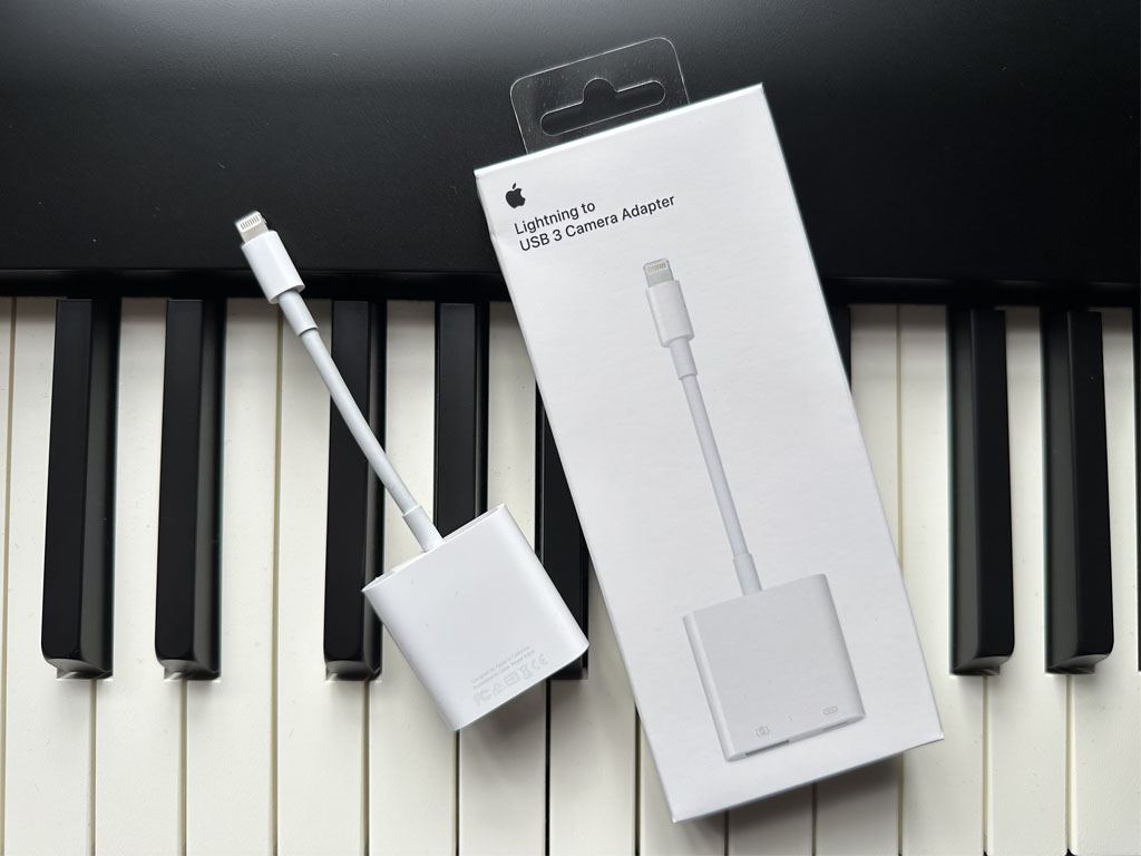 Apple iPhone lightning camera adapter